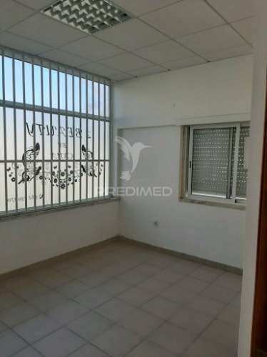 Espaço comercial no carregado (casais da marmeleira)