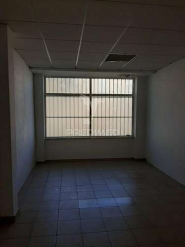 Espaço comercial no carregado (casais da marmeleira)