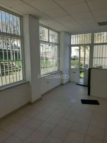 Espaço comercial no carregado (casais da marmeleira)