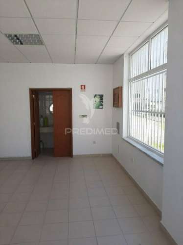 Espaço comercial no carregado (casais da marmeleira)