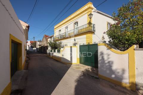 Moradia t5 com piscina, em terreno de 720m2 na labrugeira (alenquer)