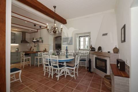 Moradia t5 com piscina, em terreno de 720m2 na labrugeira (alenquer)