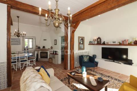 Moradia t5 com piscina, em terreno de 720m2 na labrugeira (alenquer)