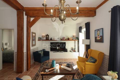 Moradia t5 com piscina, em terreno de 720m2 na labrugeira (alenquer)