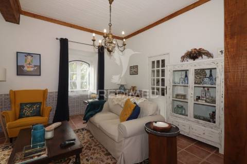 Moradia t5 com piscina, em terreno de 720m2 na labrugeira (alenquer)