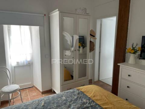 Moradia t5 com piscina, em terreno de 720m2 na labrugeira (alenquer)