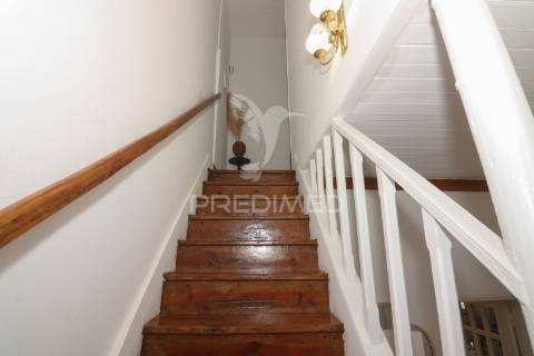 Moradia t5 com piscina, em terreno de 720m2 na labrugeira (alenquer)