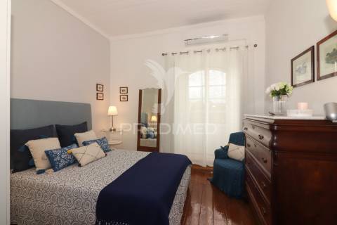 Moradia t5 com piscina, em terreno de 720m2 na labrugeira (alenquer)