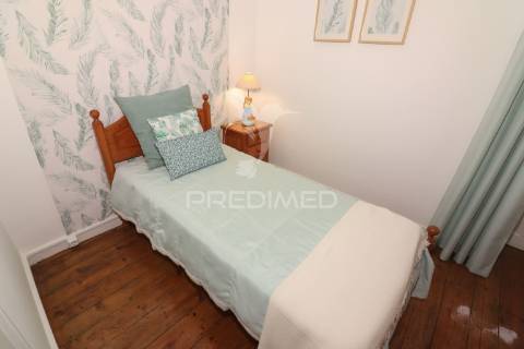 Moradia t5 com piscina, em terreno de 720m2 na labrugeira (alenquer)