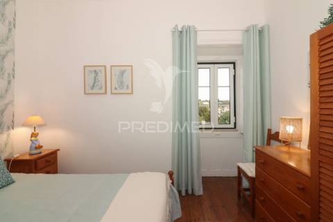 Moradia t5 com piscina, em terreno de 720m2 na labrugeira (alenquer)