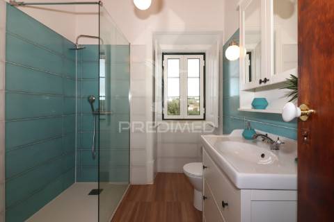 Moradia t5 com piscina, em terreno de 720m2 na labrugeira (alenquer)