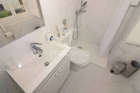 Moradia t5 com piscina, em terreno de 720m2 na labrugeira (alenquer)