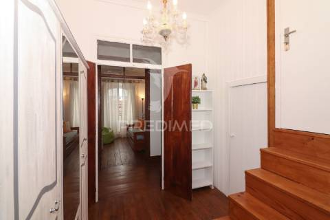 Moradia t5 com piscina, em terreno de 720m2 na labrugeira (alenquer)