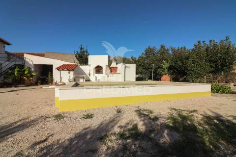 Moradia t5 com piscina, em terreno de 720m2 na labrugeira (alenquer)