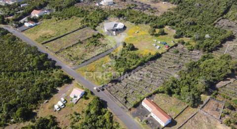 Terreno com viabilidade de construção nas bandeiras