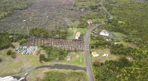 Terreno com viabilidade de construção nas bandeiras