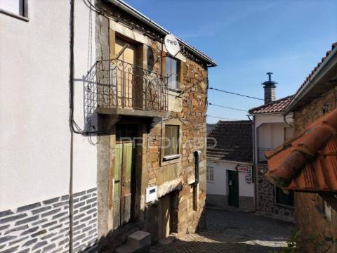 Moradia em banda t12 à venda em aldeia são francisco assis, covilhã