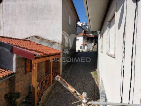 Moradia em banda t12 à venda em aldeia são francisco assis, covilhã