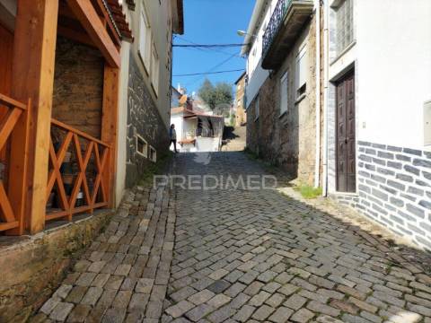 Moradia em banda t12 à venda em aldeia são francisco assis, covilhã