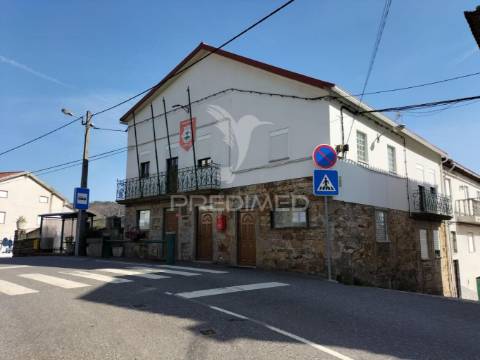 Moradia em banda t12 à venda em aldeia são francisco assis, covilhã