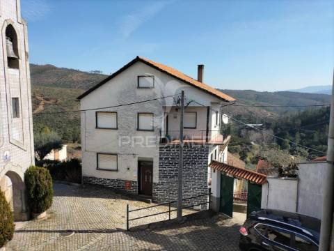 Moradia em banda t12 à venda em aldeia são francisco assis, covilhã