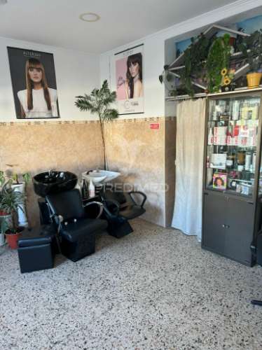 Cabeleireiro muito bem situado vale da amoreira