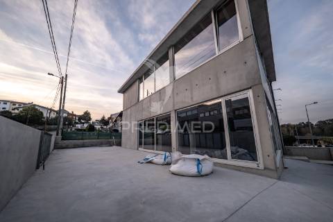 Armazém 345 m2 para serviços, comercio e indústria ferreiros, braga