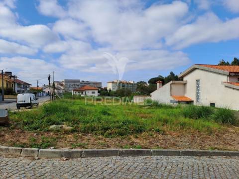 Terreno urbano em canelas - vila nova de gaia