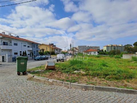 Terreno urbano em canelas - vila nova de gaia