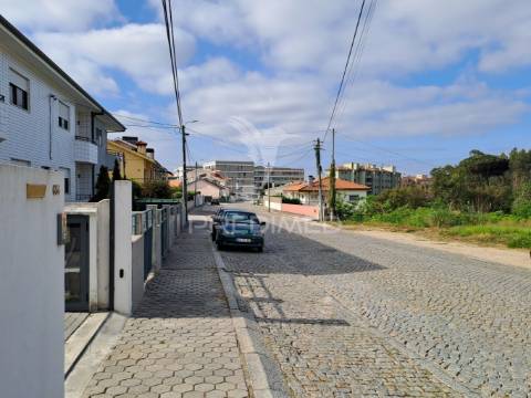 Terreno urbano em canelas - vila nova de gaia