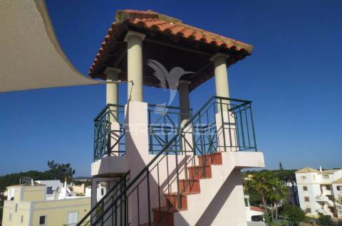 Fabulosa penthouse t2 no condominio old village em vilamoura