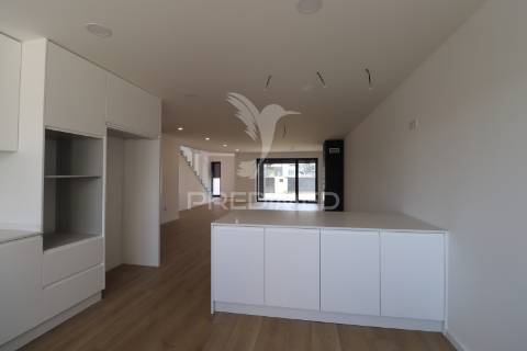 !!oportunidade!! moradia t3 em vila de prado