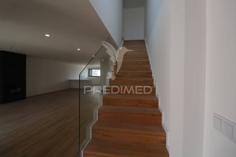 !!oportunidade!! moradia t3 em vila de prado