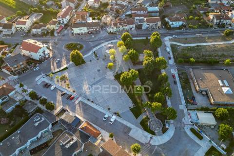 Prédio habitacional e comercial em sobrado/valongo