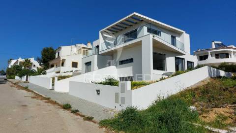 Moradia t4 com piscina urbanização do  espartal em aljezur