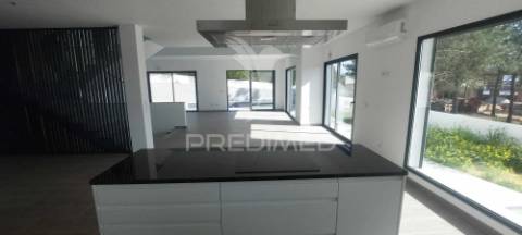 Moradia t4 com piscina urbanização do  espartal em aljezur