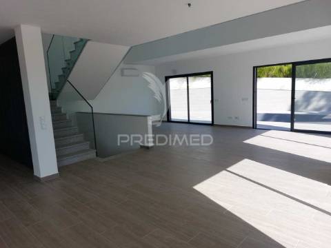 Moradia t4 com piscina urbanização do  espartal em aljezur