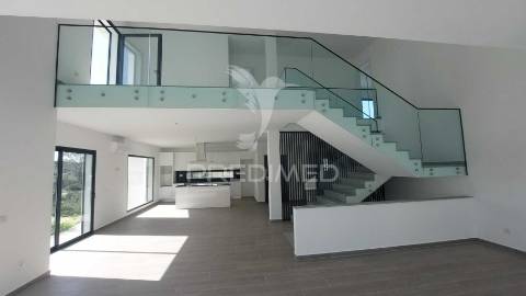 Moradia t4 com piscina urbanização do  espartal em aljezur