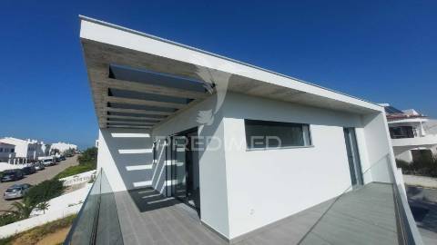 Moradia t4 com piscina urbanização do  espartal em aljezur