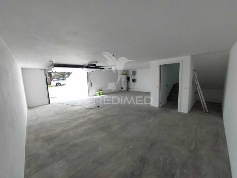 Moradia t4 com piscina urbanização do  espartal em aljezur