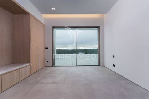 Moradia t3 de luxo com linhas modernas e vistas panorâmicas