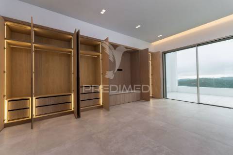 Moradia t3 de luxo com linhas modernas e vistas panorâmicas