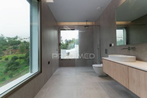 Moradia t3 de luxo com linhas modernas e vistas panorâmicas