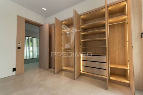 Moradia t3 de luxo com linhas modernas e vistas panorâmicas