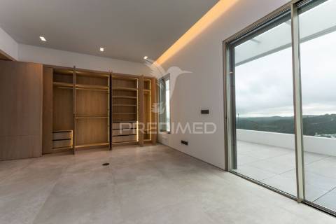 Moradia t3 de luxo com linhas modernas e vistas panorâmicas