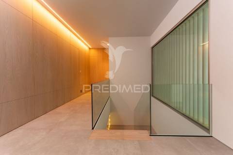 Moradia t3 de luxo com linhas modernas e vistas panorâmicas