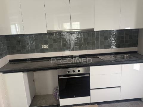 Apartamento t1 com logradouro - alcanena