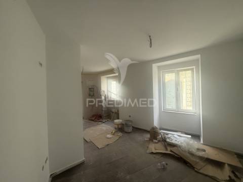 Apartamento t1 com logradouro - alcanena