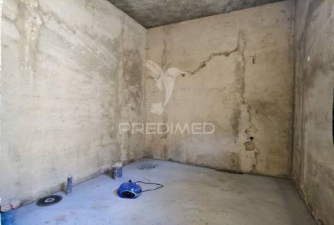 Apartamento t1 com logradouro - alcanena