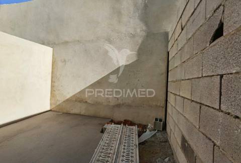 Apartamento t1 com logradouro - alcanena